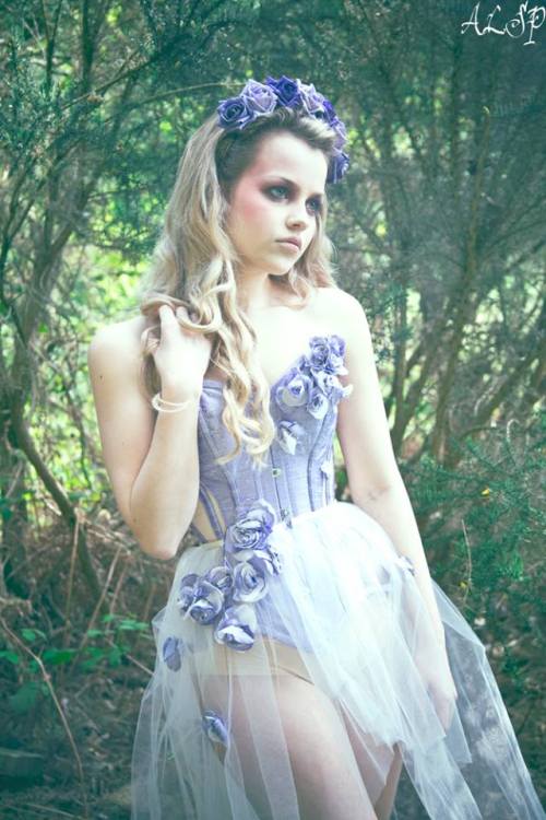 moderncorsetiere:  corsetiere : Xandrianalinks : facebook | Tumblr | Twitter | Etsylocation: UK