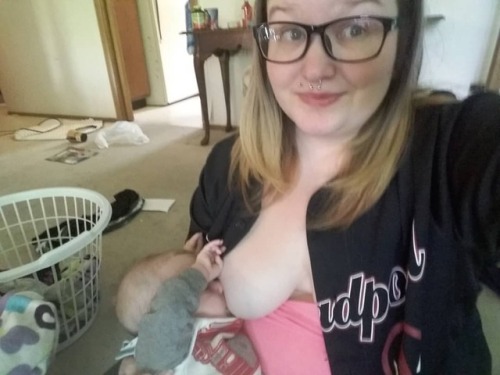 jamasourousrex:When you try folding laundry but somebody gets hungry. Lol #breastfeeding #momlife #l