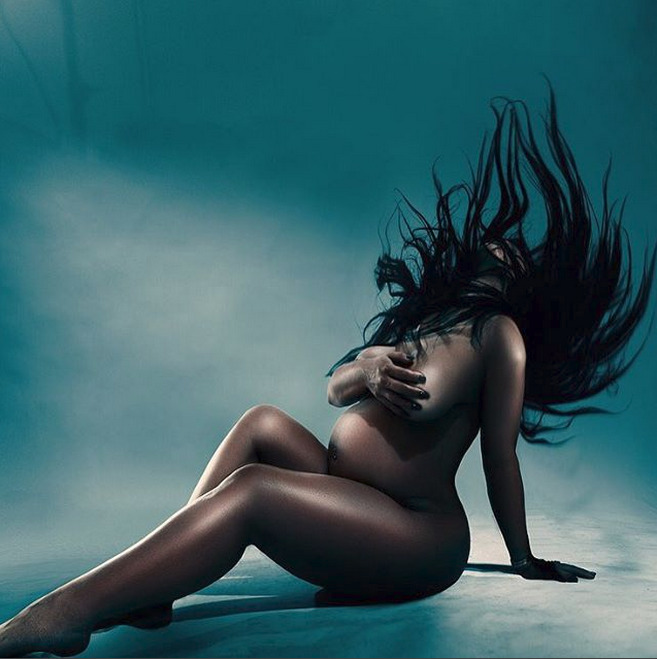 ursuladeville:  greeneyes-anddimples:  diaryofakanemem:  Goals.  Omg…  Werk mama!