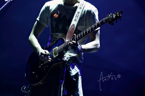 hana-azul:
“ SPECIAL BONUS JUNG YONG HWA 【HK】140518 CNBLUE Can’t Stop Live in HongKong Day 2~~FINAL
Please share with full credit http://an07ne.blog.me/
”