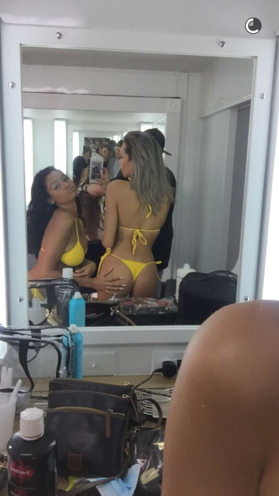  https://www.instagram.com/rachellexsalama/ 