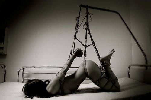 healerandpainy:  cumragdoll:  how can i not post this “tom & jerry” contraption… *closes open mouth.   When I said “Fix the patient and tranquilize her”, it was not exactly THIS I got in mind…Well Doctor, it’s not entirely unlike fixing