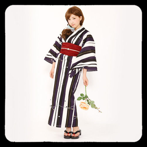 kimononagoya:  Yukata with a heko obi. As you can see despite being of a soft crinkly fabric, it sti
