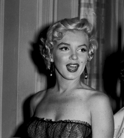 infinitemarilynmonroe:Marilyn Monroe at a press conference in New York, 1954.