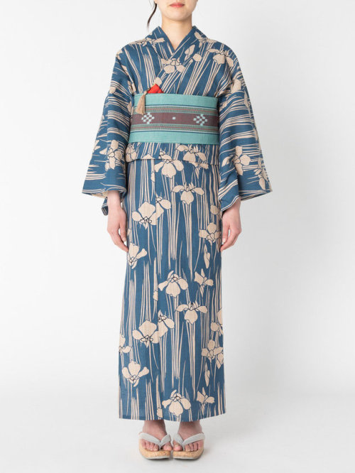 Quiet and refined ayame (iris) yukata by HP FranceObi is tied using the ever popular unisex musubi c