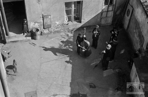 lamus-dworski:  Kraków, Poland photographed between 1945-1949 by Henryk Hermanowicz. Images via Muzeum Historyczne Miasta Krakowa. 