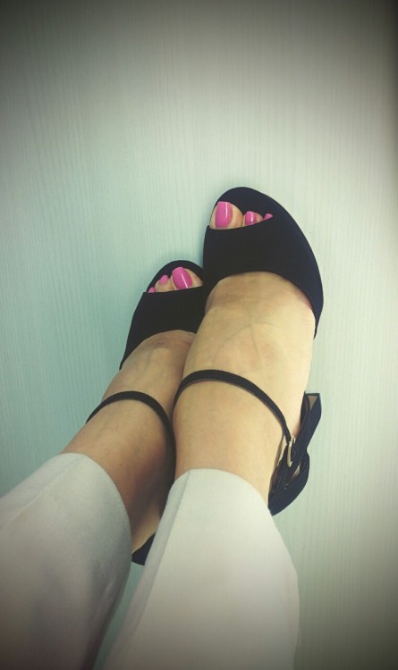 footsiepattes:Follow me on Instagram for more exclusive pictures ;) www.instagram.com/footsiepatte