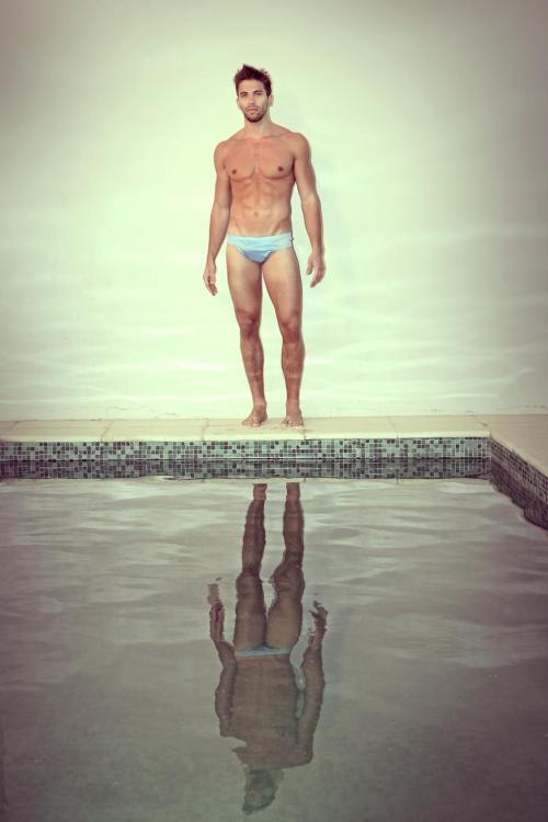 lnyskies:  : Daian Zubieta   Love it, WOW!