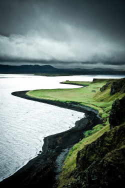 refluent:  Beach near Hvítserkur (by Zanthia) 