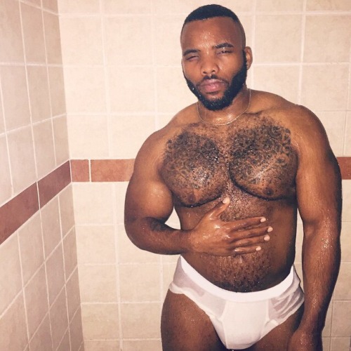 unshavengoods:  chiblkbear:  tastyblkman:  Bigg Luv  Yes INDEED  Oh my YES!