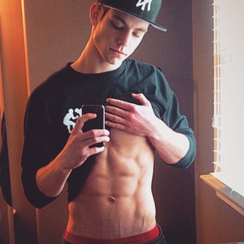 sprinkledpeen:  The hotness of Dustin McNeer from ANTM Cycle 22 Click here for other posts on Dustin. 