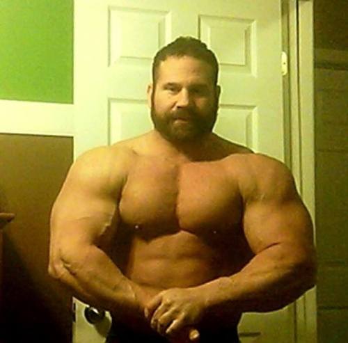 2HUGE- Woofymusclebear
