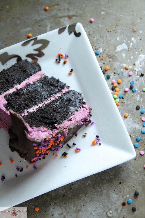 thecakebar:  Black Velvet Cake Tutorial 