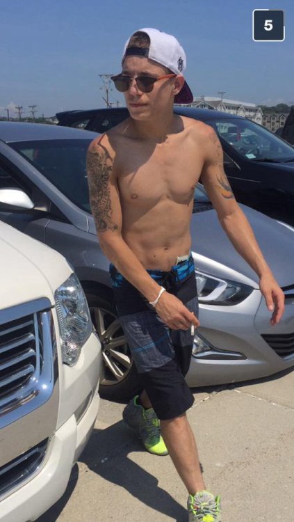 jacksodaily:  https://twitter.com/BSBTylerWhite