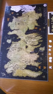 I only have SEVEN pieces left in my giant huge Westeros puzzle and as you can see, NONE fit :/