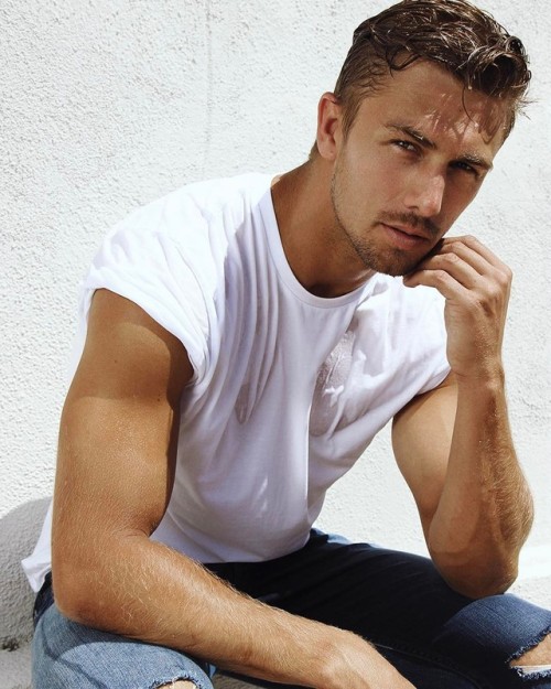 boyzoo:  James Yates by TDV