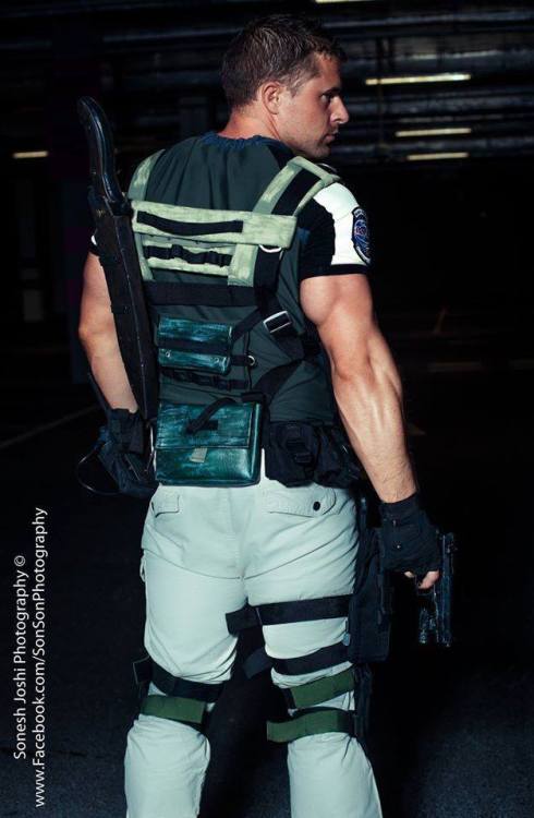 matthew-fiendman:  takeandfake:  Chris Redfield cosplayer (Chris Mason).  I also included one of him as Spartacus because his chest is just…well…good gawd dayum!! Facebook:   King Of The North Cosplays   https://twitter.com/ChrisMason316  Break