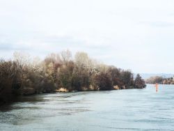 Ailleurs, le Rhône… Défilé de Donzère #Rhône #donzère #Fleuve #siteclassé #hivers (à Ville de Donzère)https://www.instagram.com/p/CaYCqAGM9_S/?utm_medium=tumblr