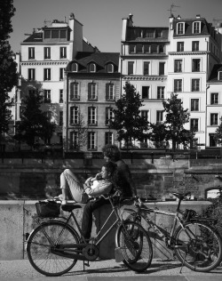 greeneyes55:  Breathing Love in Paris Photo: