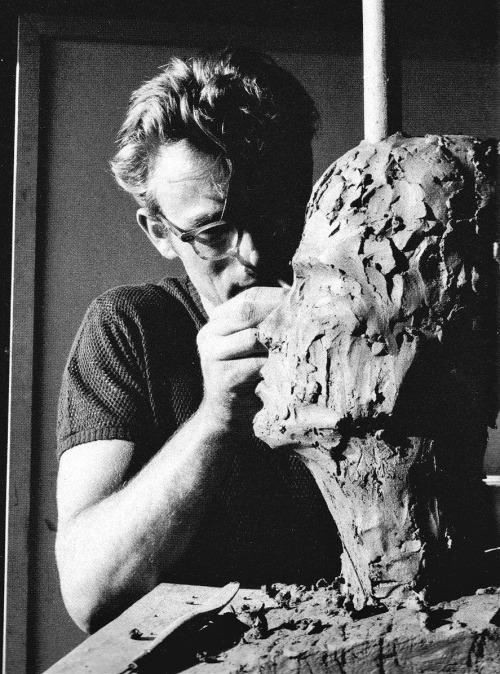 tri-ciclo:  James Dean sculpting Sanford Roth, 1950