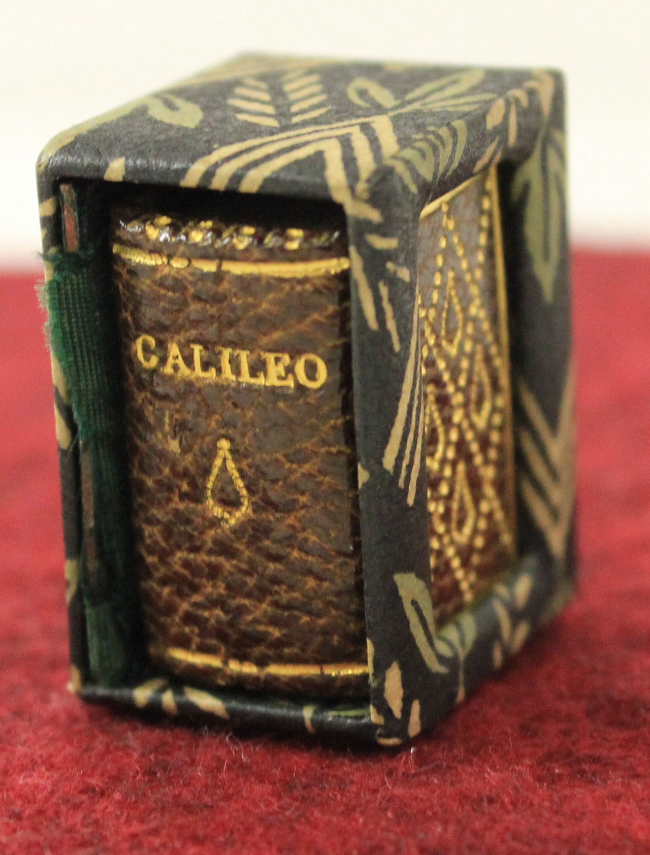 uispeccoll:  Happy Miniature Monday! Here is a copy of Galileo a Madama Cristina