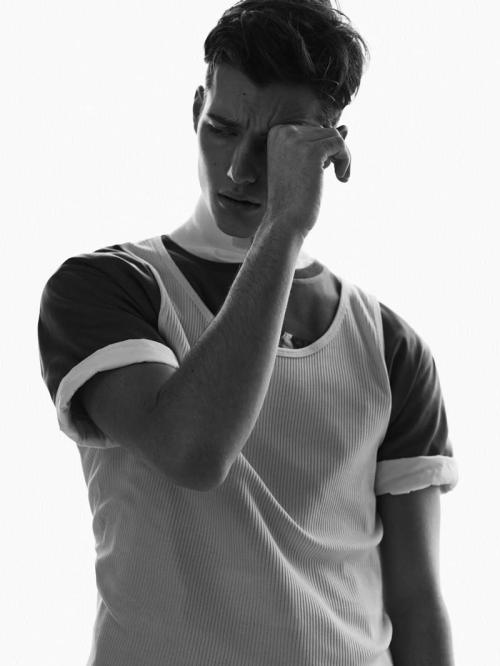 shirtlifting:    Robbie Beeser