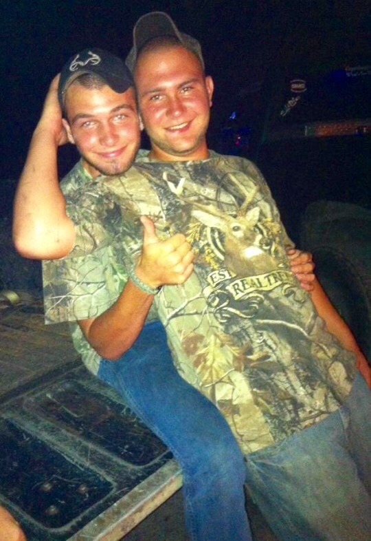 phd-bullrider:  These two look very chummy-chummy! 