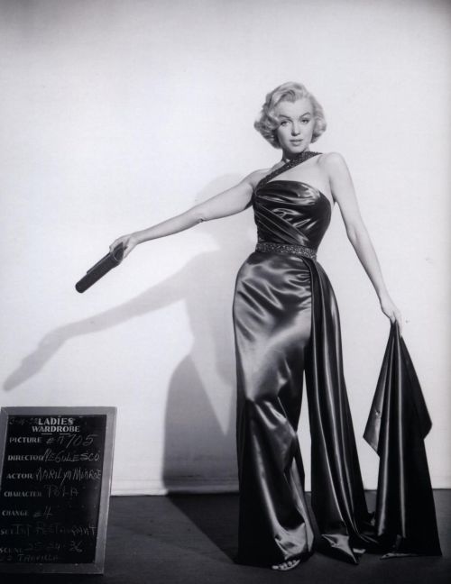 twixnmix:    Marilyn Monroe photographed