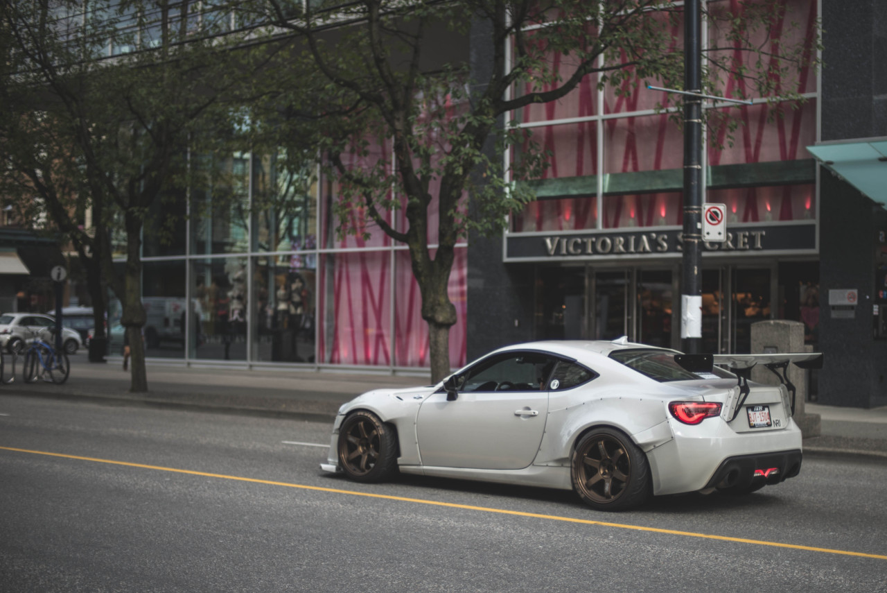 strawhatrichey:  thatkoukikid:  the-tsukinousagi:  special-stage:  street sightings