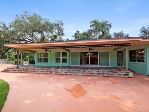 $850,000/4 br/4240 sq ft/1.1 acresSanford, FLbuilt In 1959