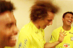 sobecarefu-l:  Brazilian defender David Luiz, ladies and gentlemen. 