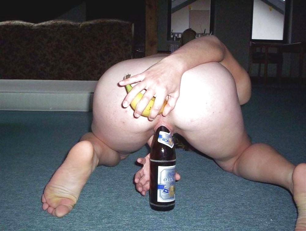 cafenastycore:  menu: bottle and can fucked bitches  Thursti?! Hahaha