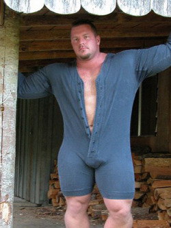 a-hard-man-is-good-to-find:  robotorganico:  thebigbearcave:  DON’T STOP REBLOGGING!  Love this man  Mmm. So big and beefy.