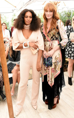 soph-okonedo:    Solange Knowles and Florence Welch attend CFDA/Vogue Fashion Fund Show and Tea at Chateau Marmont on October 20, 2015 in Los Angeles, California  