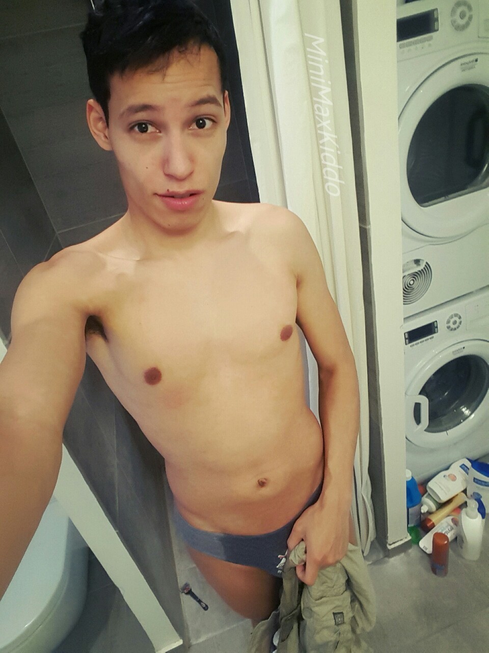 minimaxkiddo:Little pants wetter 😀🙄💦💙