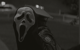 soundsofmyuniverse:What’s your favorite scary movie?Scream (1996) dir. Wes Craven