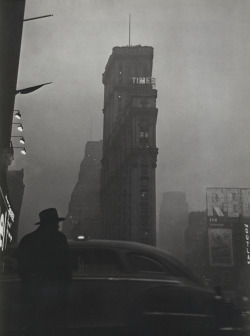 an-overwhelming-question:  Robert Frank - New York City, 1947 