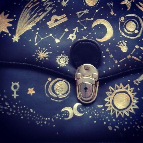 Další rozdělaný projekt - kabelka Stardust #stardust #bag #stars #spacepurse #art #painted_bag