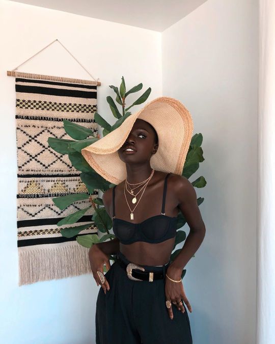 HERE TO MAKE YOUR DASHBOARD SPARKLE: DARK SKIN BLACK GODDESSES!