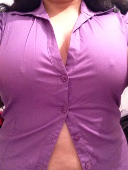 iamagoodlittlegirl:  Al parecer se encogió mi blusa. // my blouse doesn’t fit anymore. ☺️💕👚