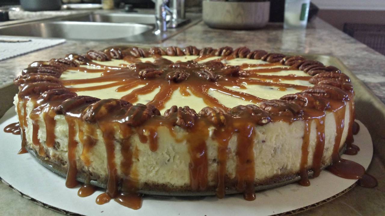 dessertp0rn:Butter Pecan Cheesecake! [4128x2322] | More? Lord have mercy I need me