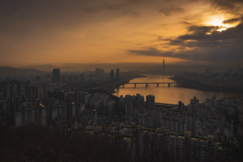 Evolution of a sunrise.Maebongsan Mountain, Seoul.