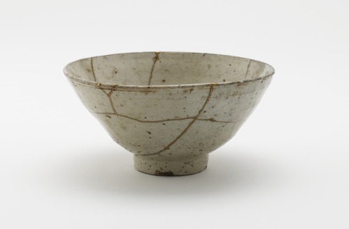 Kintsugi objectsKintsugi (golden joinery) or Kintsukuroi (golden repair) is the Japanese art of repa