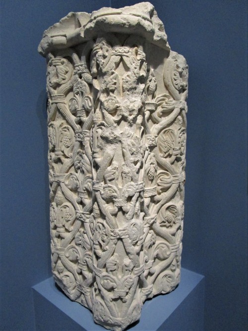 Quadruple Column, limestone, mid 12th century Musée Saint-Remi, Reims 