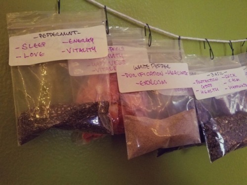sneezeweeds:  here’s a quick and super easy way to store your herbs! what you need: little bag