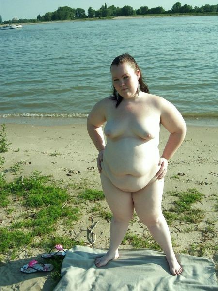 ocboner:  masturbatia:Young sexy BBW with her gorgeous belly by the waterâ€¦