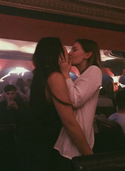 a-violet-femme:  💕 lesbians 💕