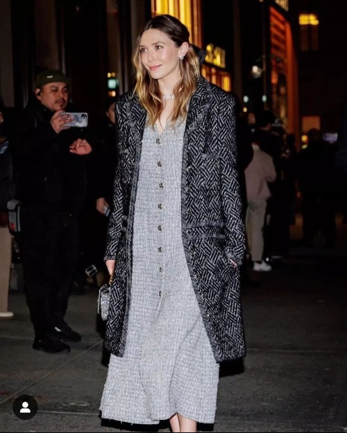 HOW DOES THIS WOMAN GET TO BE SO PRETTY