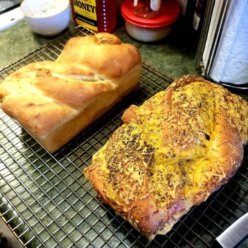 2 kinds of yummy cheese bread out of the oven today! A cheddar and herbs loaf and a parmesan, garlic