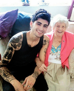  Zayn met his oldest fan —- 99 yr old great-grandmother in law to be + 